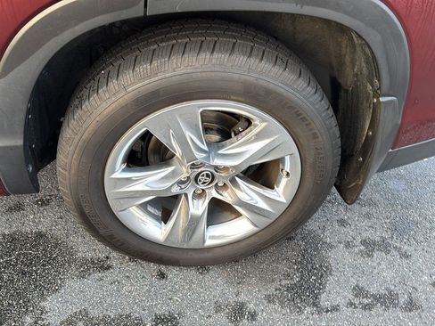 Used 2018 Toyota Highlander Limited image 35