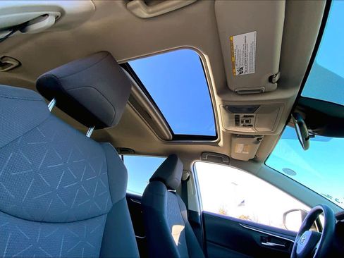 Used 2020 Toyota RAV4 XLE image 13