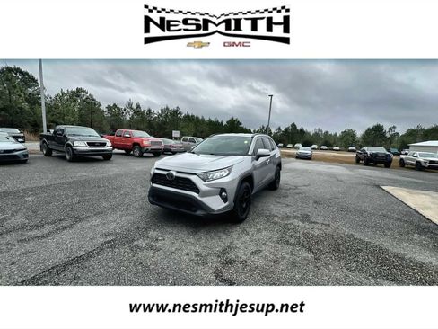 Used 2020 Toyota RAV4 XLE image 1
