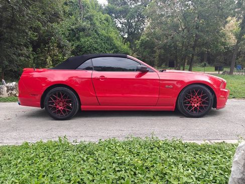 Used 2014 Ford Mustang GT RWD image 2