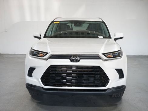 Certified 2024 Toyota Grand Highlander XLE image 2