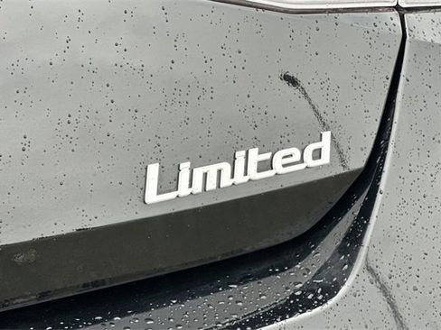 Used 2025 Hyundai Elantra Limited image 34