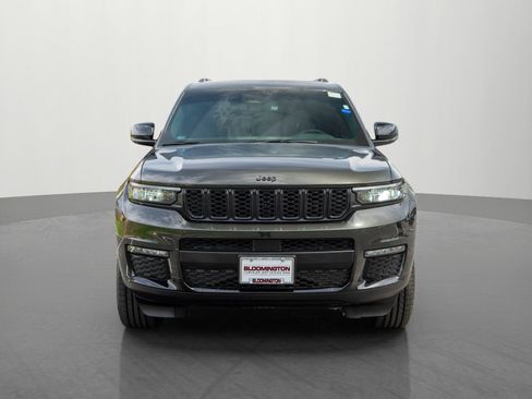 Used 2024 Jeep Grand Cherokee L Limited w/ Black Appearance Package AWD/4WD image 2