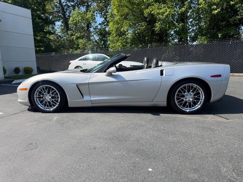 Used 2005 Chevrolet Corvette Convertible w/ Preferred Equipment Group RWD image 2
