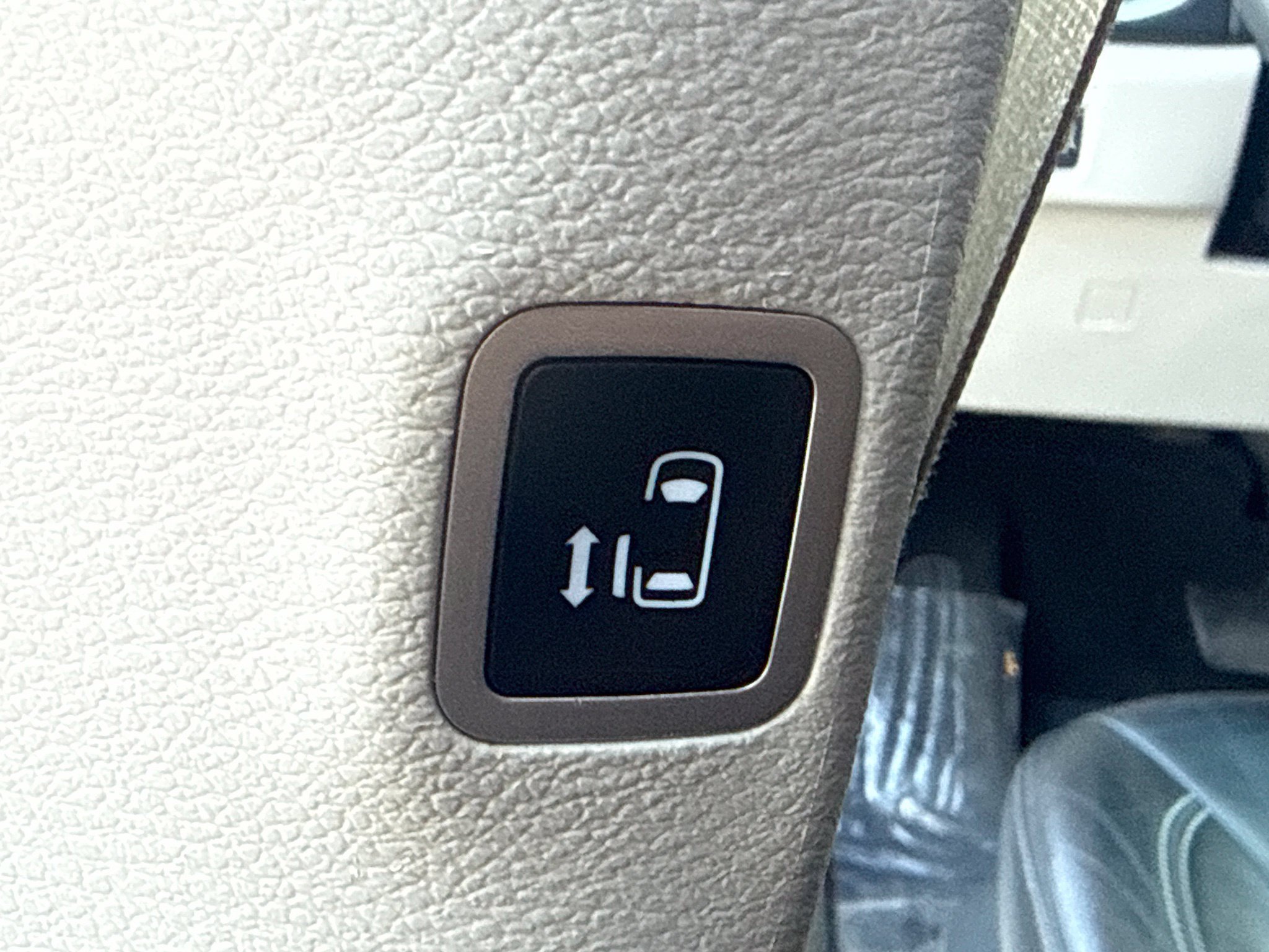 Used 2022 Chrysler Pacifica Touring-L w/ Uconnect Theater Family Group FWD image 15