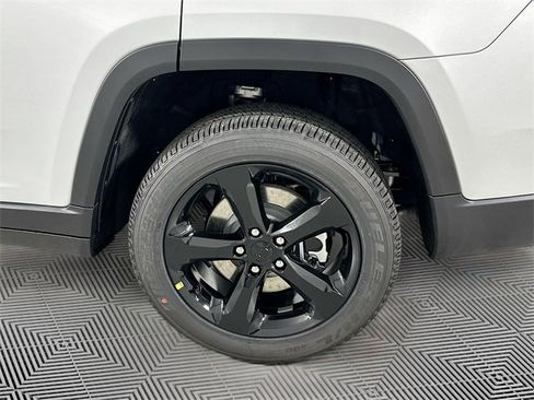 New 2025 Jeep Grand Cherokee L Altitude image 16