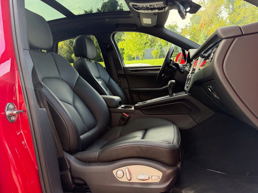 Certified 2026 Porsche Macan AWD/4WD image 22