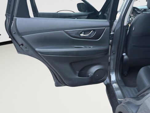 Used 2018 Nissan Rogue SV AWD/4WD image 23
