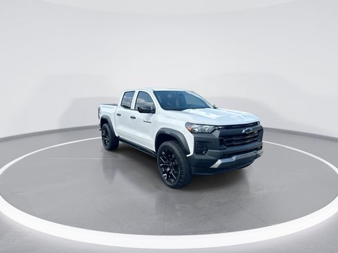 Used 2024 Chevrolet Colorado Trail Boss w/ Technology Package AWD/4WD image 2