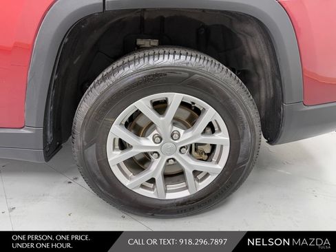 Used 2021 Jeep Grand Cherokee L Limited AWD/4WD image 12