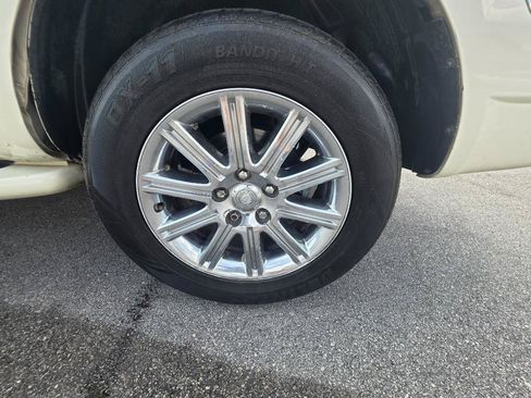Used 2009 Chrysler Aspen Limited RWD image 20