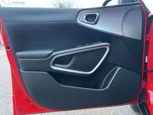 Used 2022 Kia Soul LX image 10