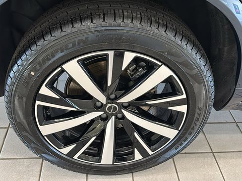 New 2026 Volvo XC90 B5 Core w/ Protection Package AWD/4WD image 32