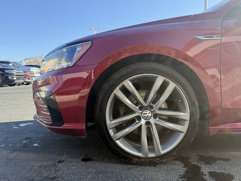 Used 2018 Volkswagen Passat 2.0T R-Line image 32