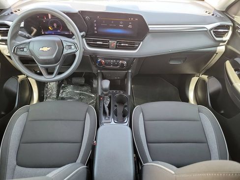 Used 2025 Chevrolet TrailBlazer LT FWD image 14