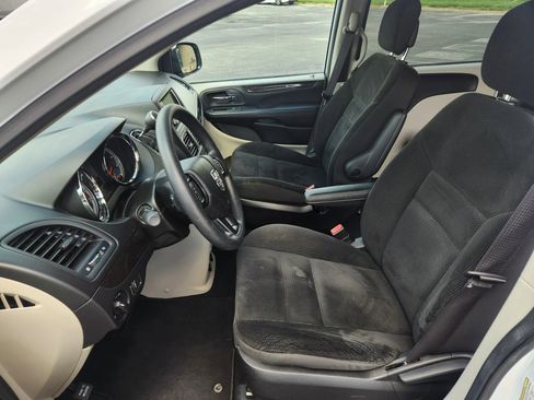 Used 2019 Dodge Grand Caravan SE FWD image 6
