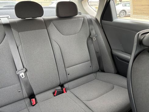 Used 2025 Kia K4 LXS image 39