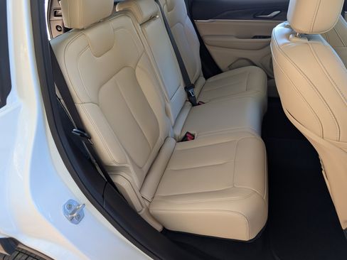 Used 2024 Jeep Grand Cherokee Limited w/ MOPAR Finishing Package image 19