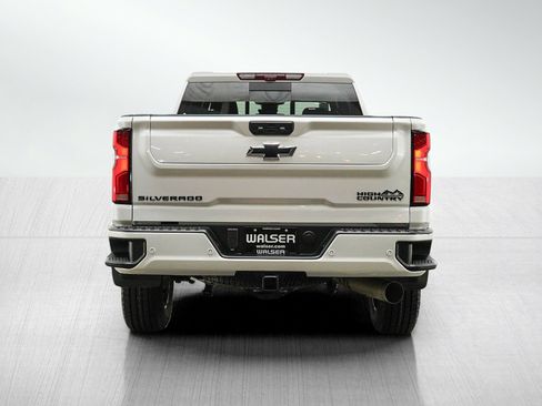 Used 2025 Chevrolet Silverado 2500 High Country w/ High Country Premium Package AWD/4WD image 4