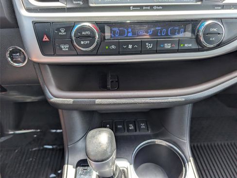 Used 2017 Toyota Highlander Limited image 15