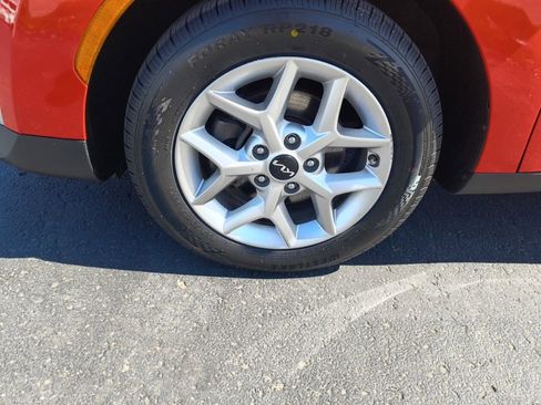 Used 2023 Kia Soul LX w/ LX Technology Package image 9