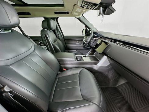 Used 2025 Land Rover Range Rover Long Wheelbase Autobiography image 31
