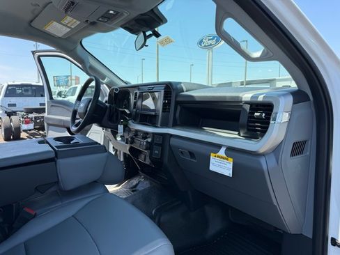 New 2026 Ford F250 XL w/ XL Chrome Package AWD/4WD image 24