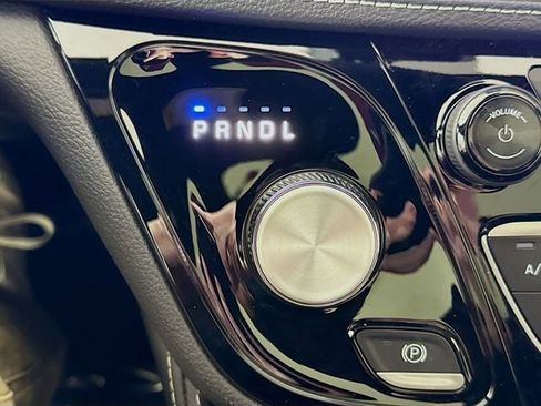 New 2026 Chrysler Pacifica Limited w/ Uconnect Theater Family Group image 17