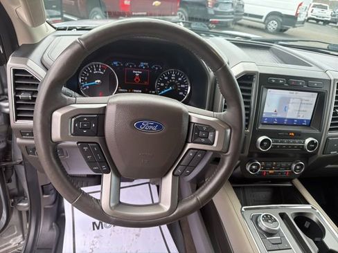 Used 2021 Ford Expedition XLT image 2