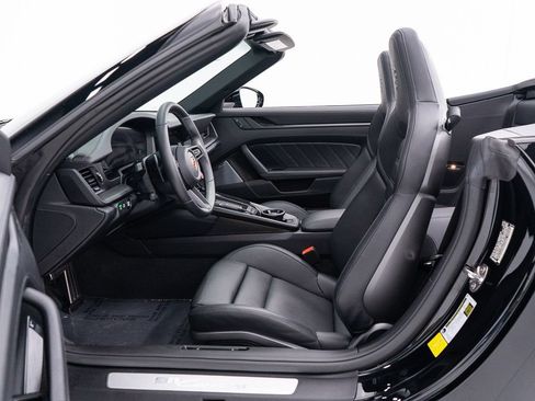 Used 2025 Porsche 911 Carrera RWD image 23