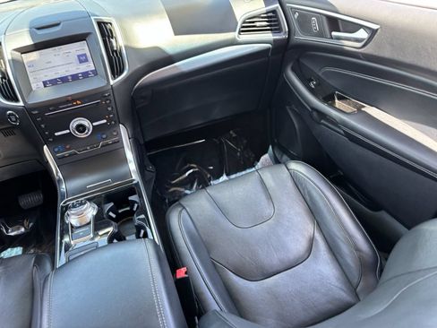 Used 2019 Ford Edge Titanium w/ Equipment Group 301A FWD image 14