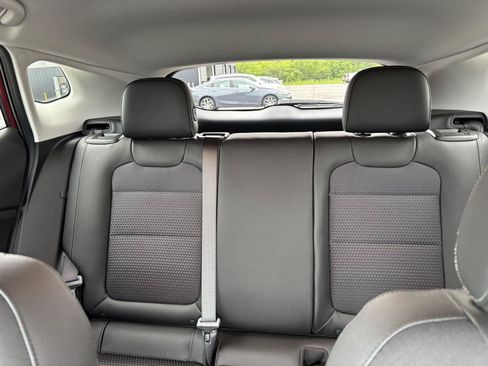 Used 2024 Chevrolet Trax LT w/ LT Convenience Package FWD image 19