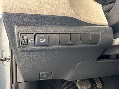Used 2020 Toyota Corolla LE FWD image 22