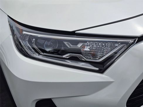Used 2021 Toyota RAV4 XLE Premium AWD/4WD image 4