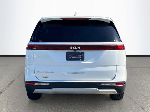 Used 2022 Kia Carnival EX FWD image 6