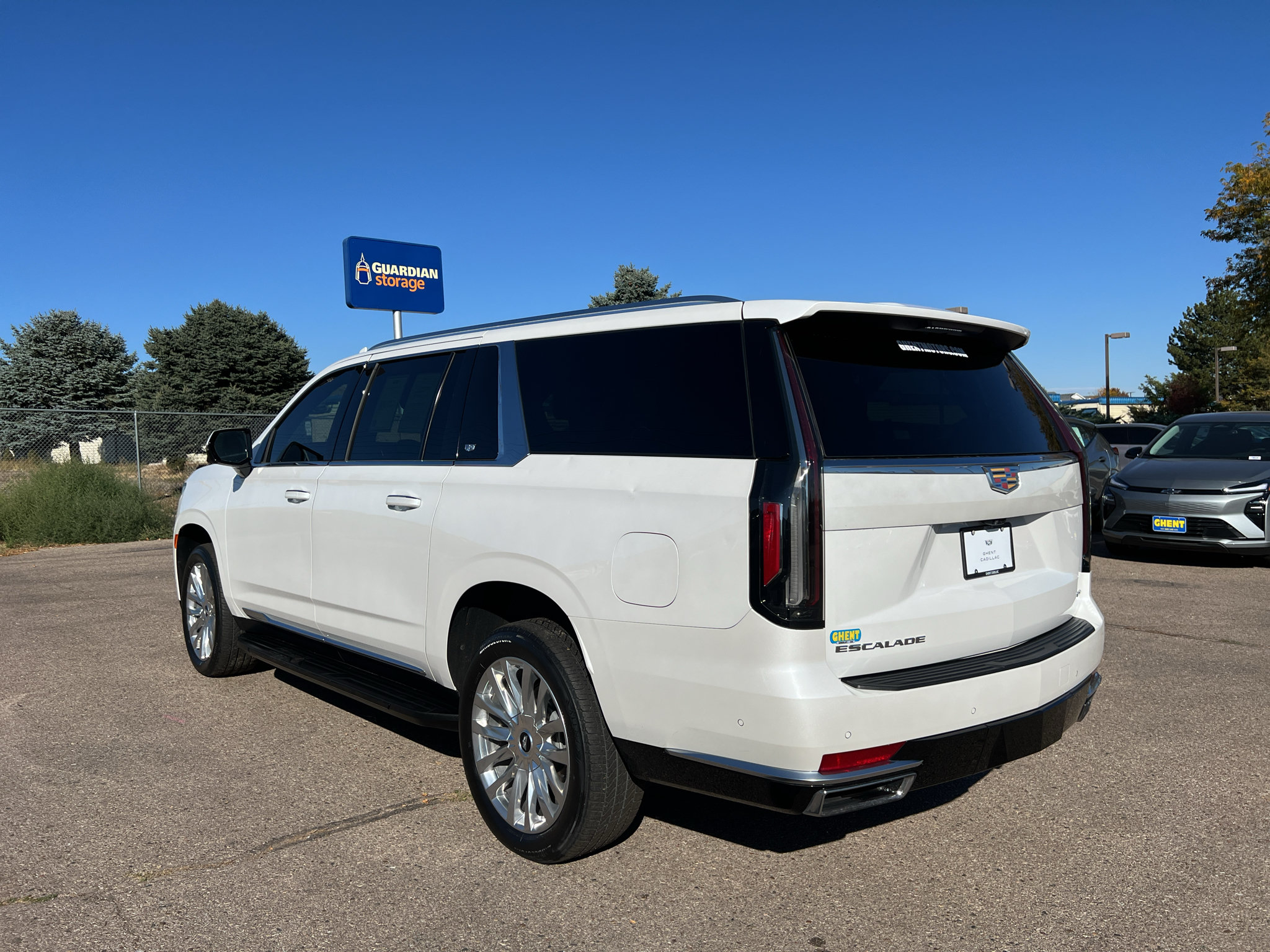 Used 2023 Cadillac Escalade ESV Premium Luxury AWD/4WD image 30