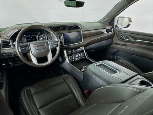 Used 2021 GMC Yukon XL Denali w/ Denali Premium Package AWD/4WD image 35