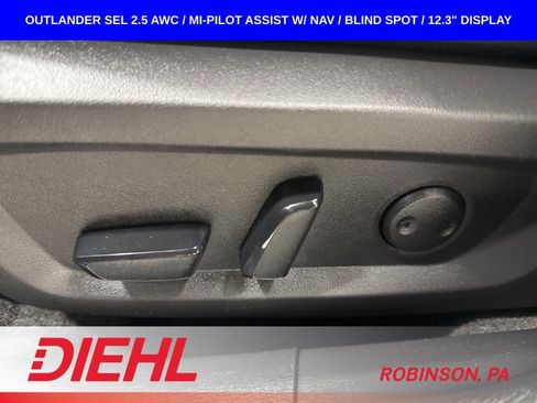 Used 2025 Mitsubishi Outlander SEL AWD/4WD image 23