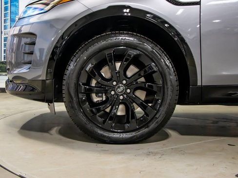 Used 2025 Land Rover Discovery Sport Dynamic SE image 7