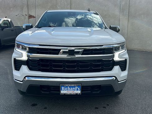 Used 2023 Chevrolet Silverado 1500 LT w/ Safety Package AWD/4WD image 2