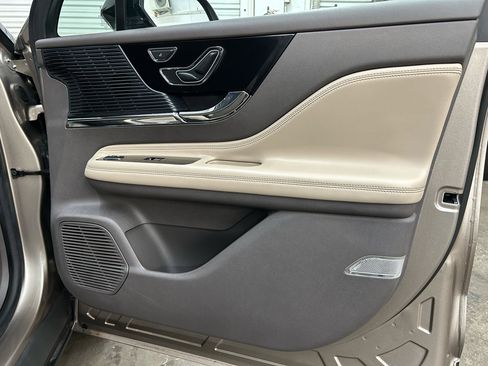 Used 2020 Lincoln Corsair FWD w/ Premium Package image 32