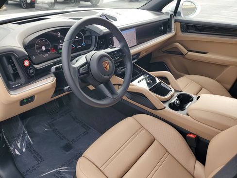 Used 2024 Porsche Cayenne E-Hybrid image 22