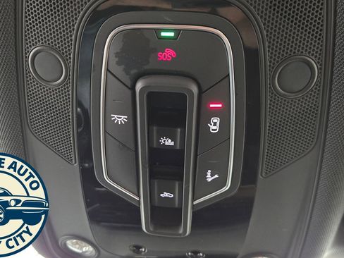 Used 2021 Audi e-tron Premium Plus w/ Premium Plus Package AWD/4WD image 21