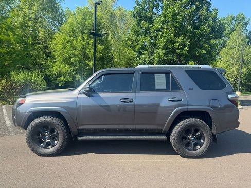 Used 2015 Toyota 4Runner SR5 Premium AWD/4WD image 2