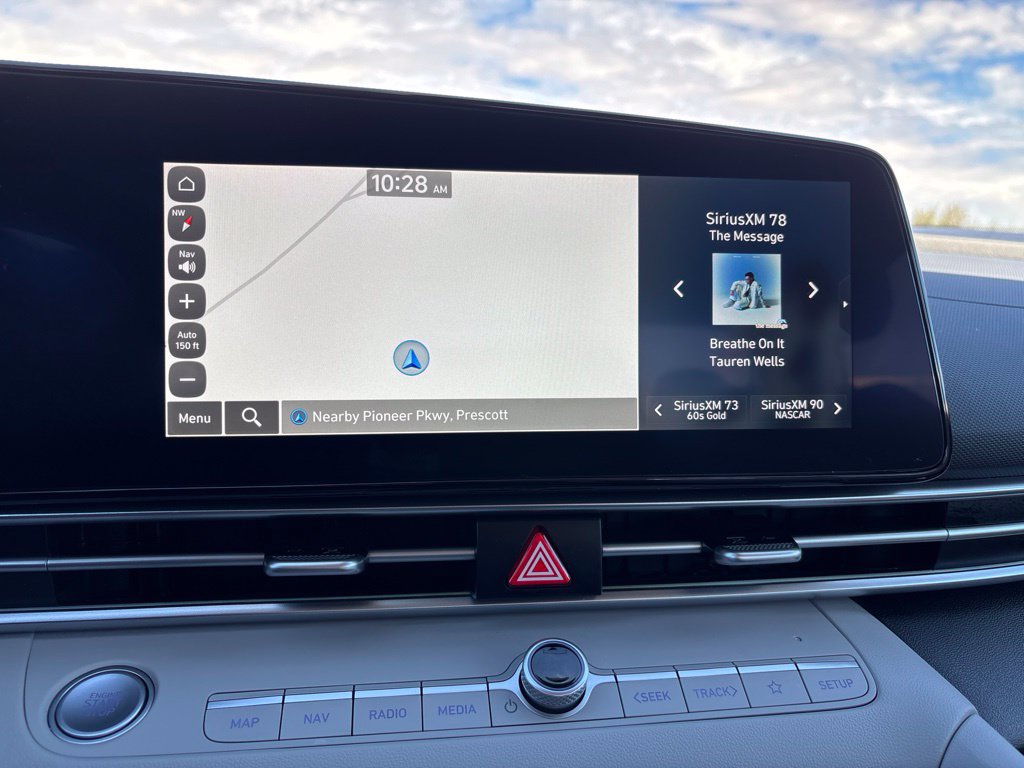 Certified 2025 Hyundai Elantra Limited FWD image 23