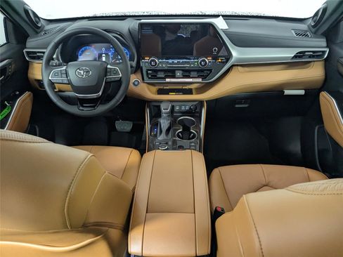 New 2026 Toyota Highlander Platinum image 29
