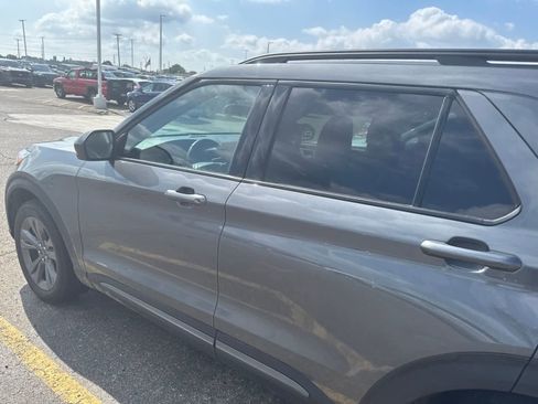 Used 2023 Ford Explorer XLT w/ Equipment Group 202A AWD/4WD image 14