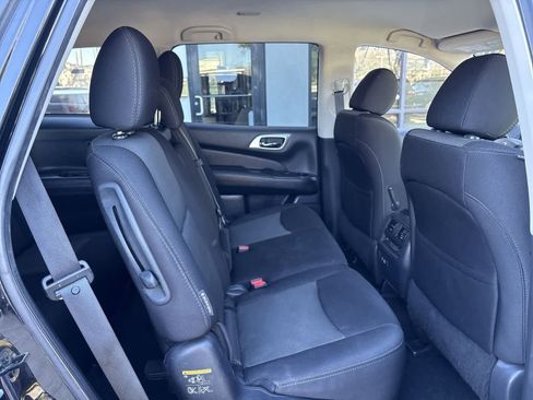 Used 2020 Nissan Pathfinder SV image 12