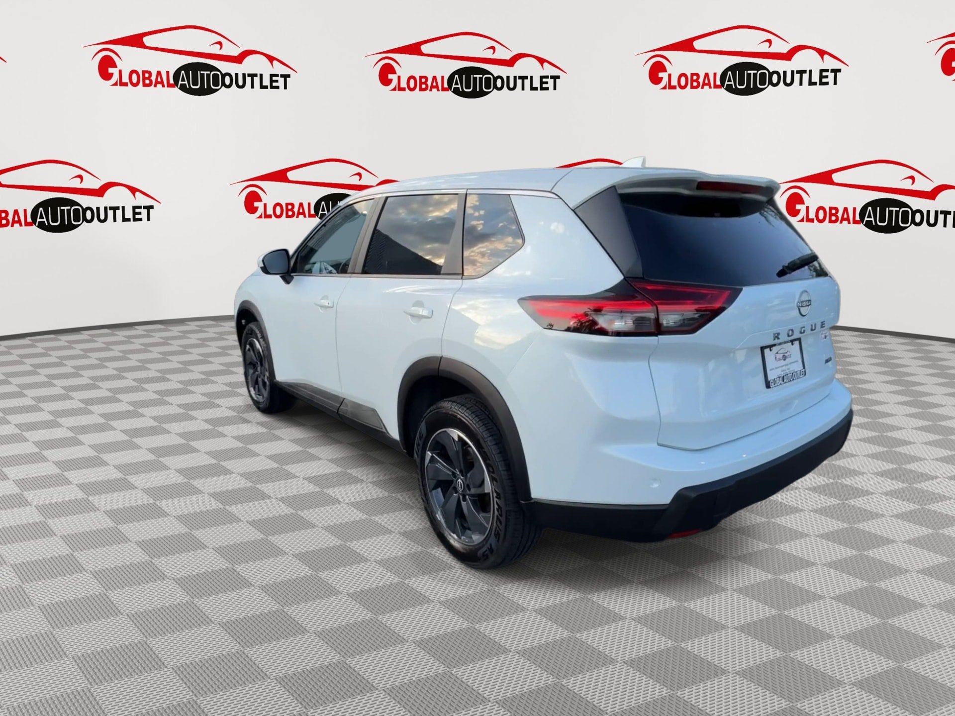 Used 2025 Nissan Rogue SV AWD/4WD image 6