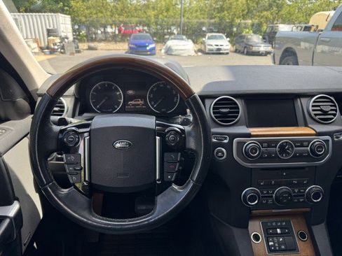 Used 2016 Land Rover LR4 HSE Silver Edition AWD/4WD image 35